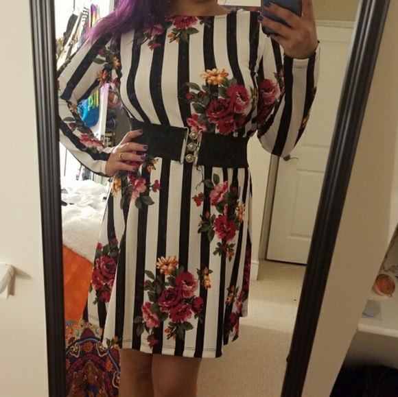 *1 M LEFT!* Stripes and Floral Long Sleeve Dress - Picture 4 of 4